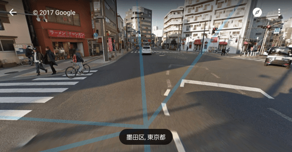 交差点では青い線が枝分かれしています