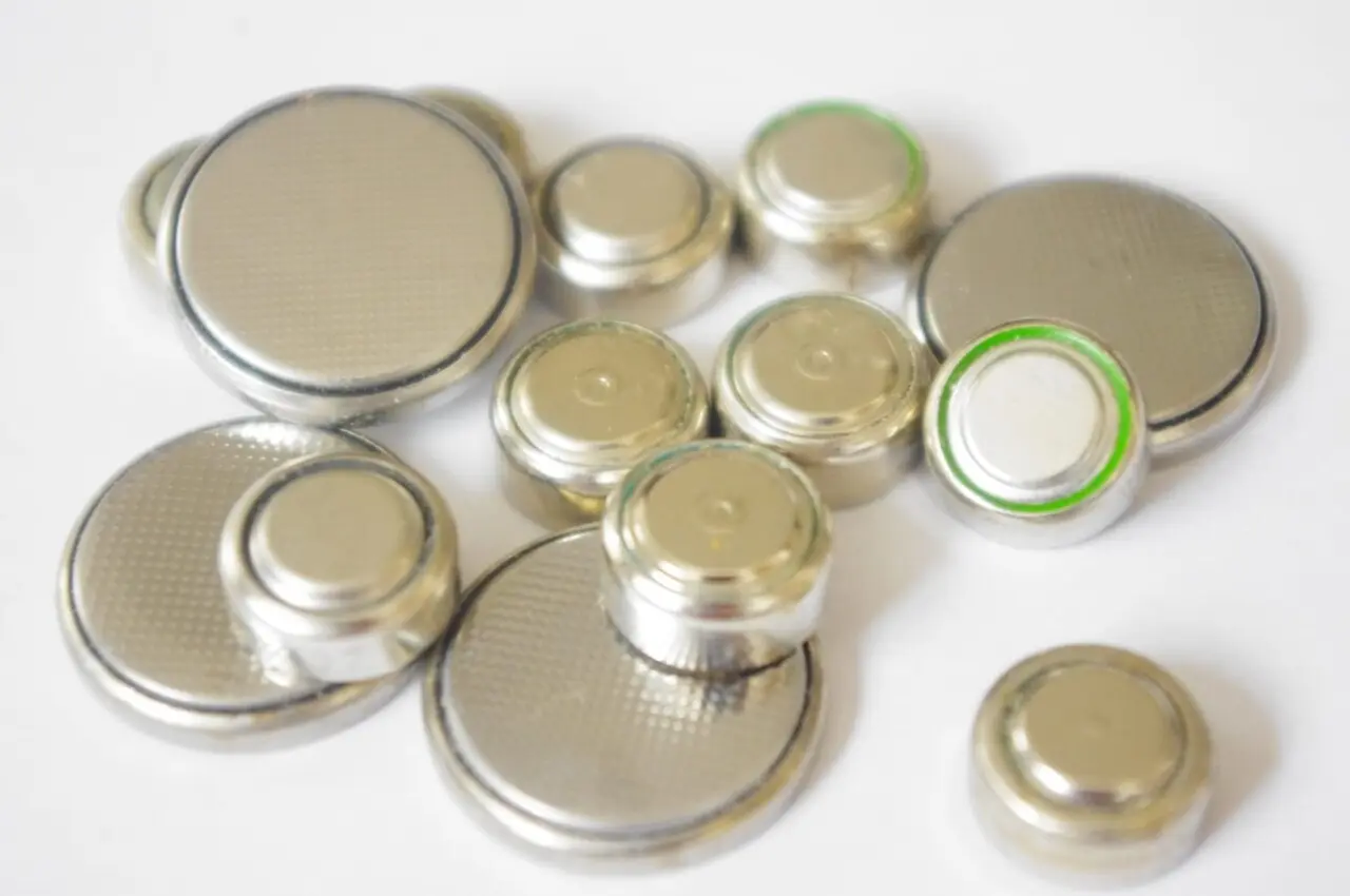 電池を捨てる時はテープを貼らないと火災の原因になります